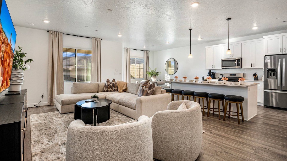 St. George House | Skyline 1649|Hot Tub, Nintendo Switch, Community Amenities!
