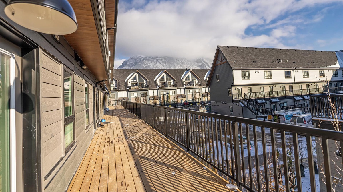 Canmore House | Skyline 207 - Mountain View Townhouse-AC - Heated Pool - Hot Tub