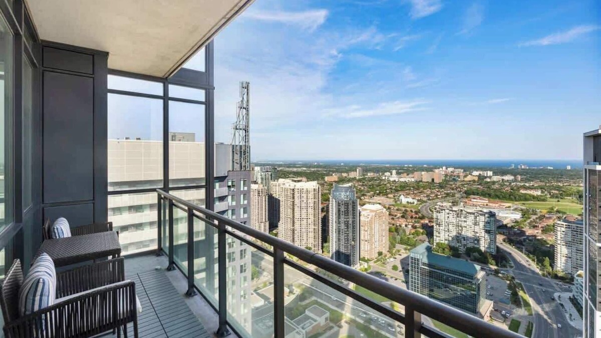 Downtown Mississauga Apartment | Skyline Bliss Penthouse, Gym, Pool, Sauna Access