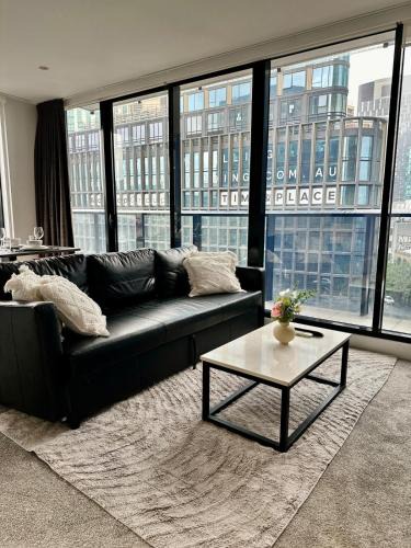 Southbank Apartment | Skyline Haven Steps from Crown in Southbank