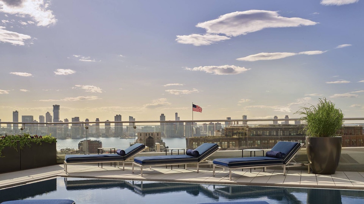 SoHo Hotel | Skyline King Studio Room at ModernHaus SoHo, Rooftop Pool, Pets Are Welcome!