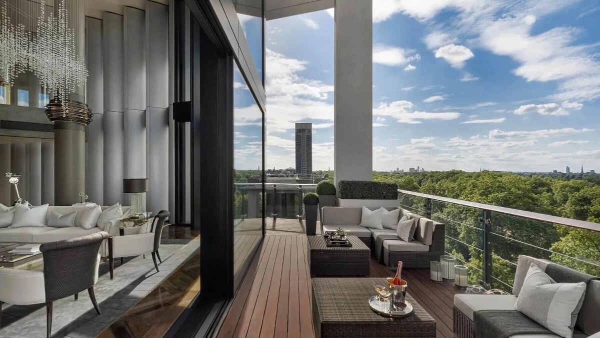 Regent Park Hotel | Skyline Luxe Panoramic Suites & towers Toronto