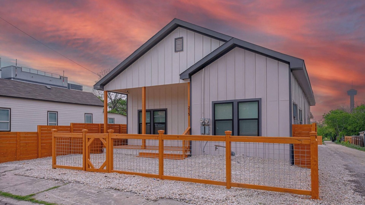 Near East Side Apartment | Skyline Retreat 3BR-3BA w/Stunning Views Near DT