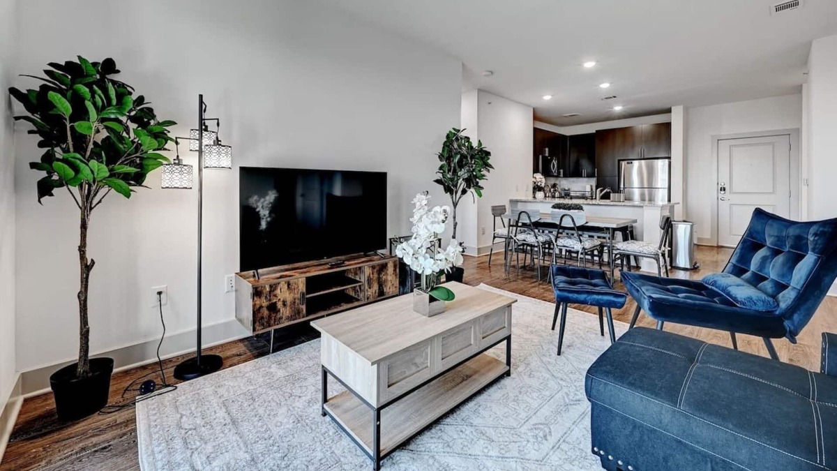 East Oak Hill Apartment | Skyline Views 2Bed/2Bath Apt w/ Parking, 1G Wifi, EV Charging