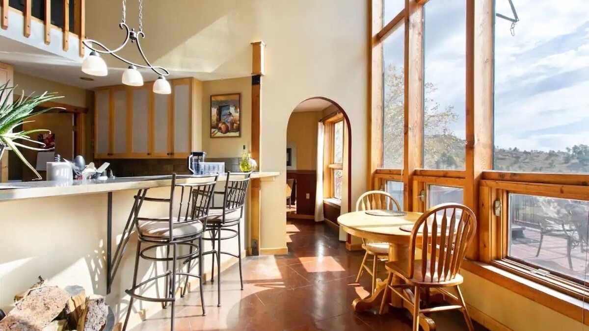 Boulder Ski Chalet | SkyMountain Lodge with Hot Tub and Infrared Sauna