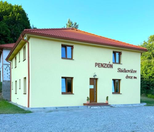 Banska Stiavnica House | Sládkovičov dvor