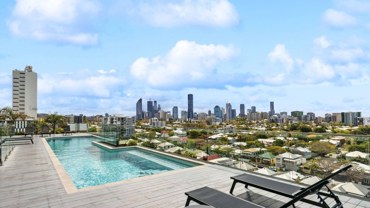 Kangaroo Point Apartment | Sleek 1-Bed With Rooftop Pool & Amazing City Views
