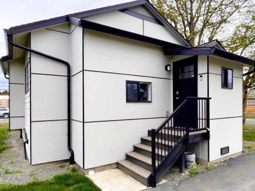 White Center House | Sleek 2BR Lower Unit Near Airport & Seattle DT