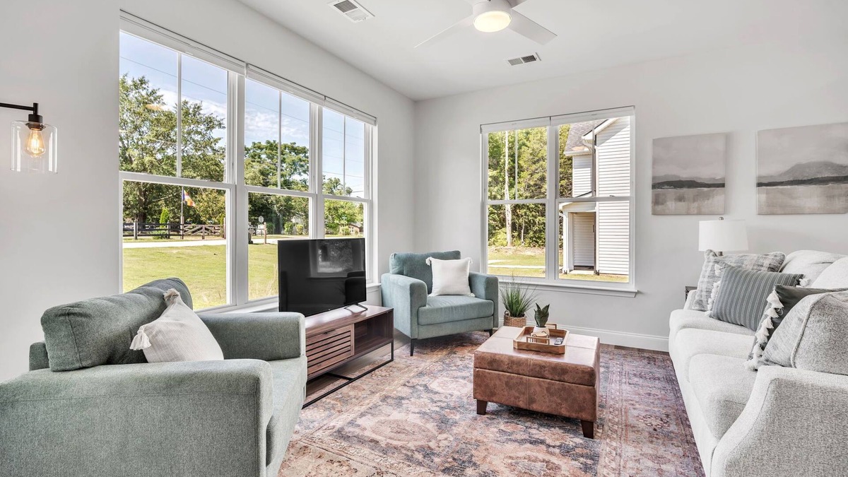 Taylors House | Sleek 3BR Pet-Friendly Oasis, Close to City