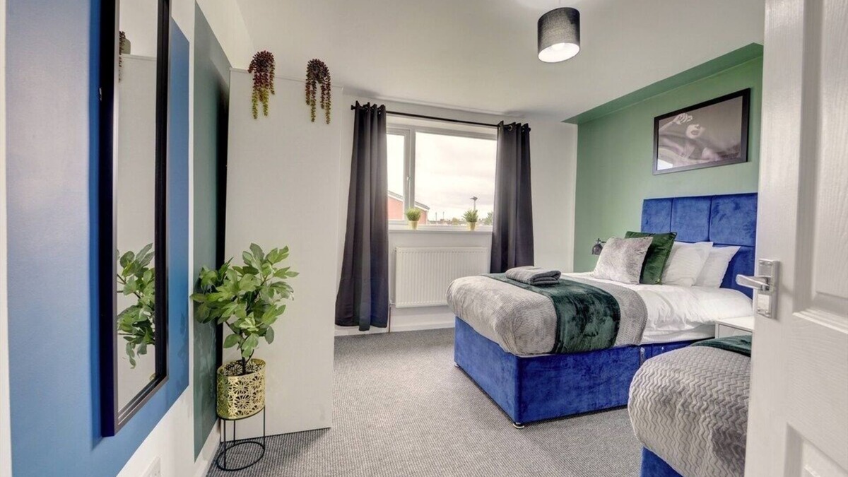 Hull House | Sleek and Stylish 3 Bed House In Central Hull