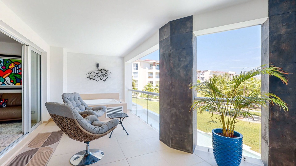 Puerto Juarez Apartment | Sleek apartment with washer/dryer, full kitchen, furnished terrace, on-site pool