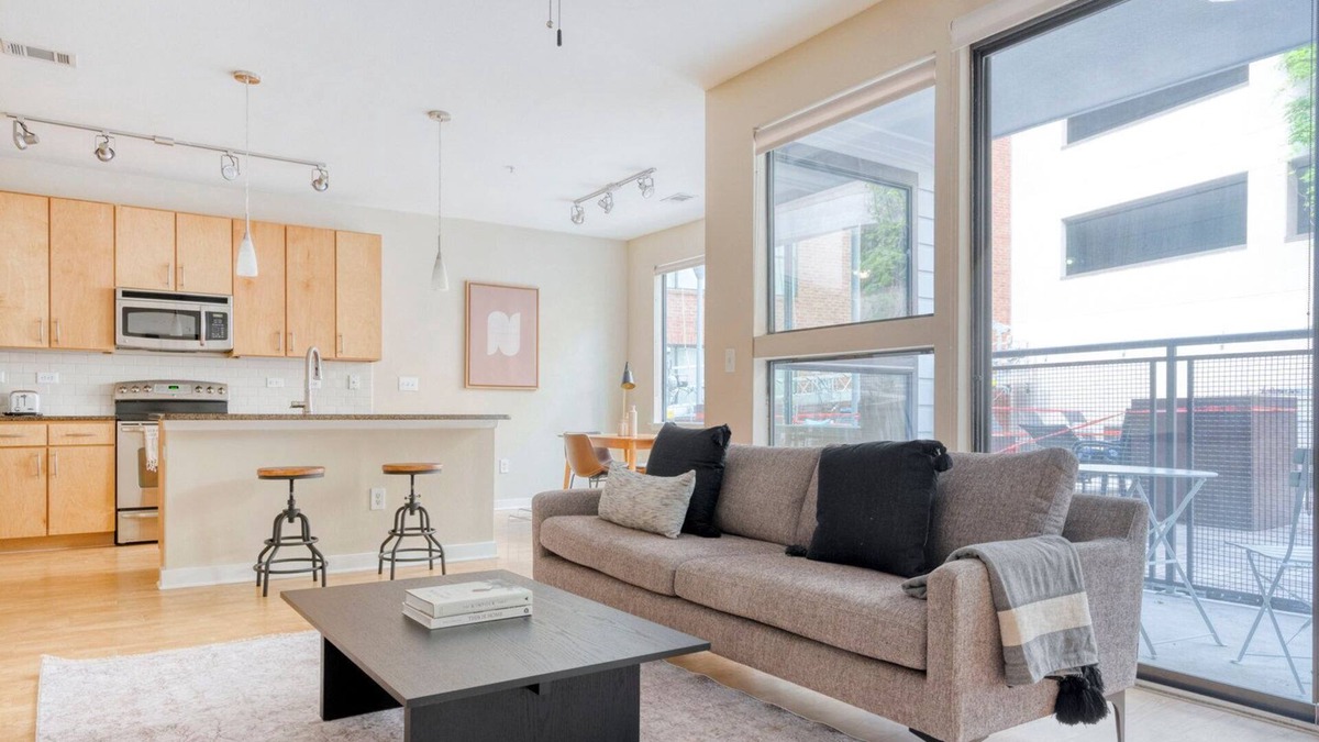 Barton Heights Apartment | Sleek Barton Springs 1BR w/ Gym, Pool & W/D, nr Zilker, by Blueground