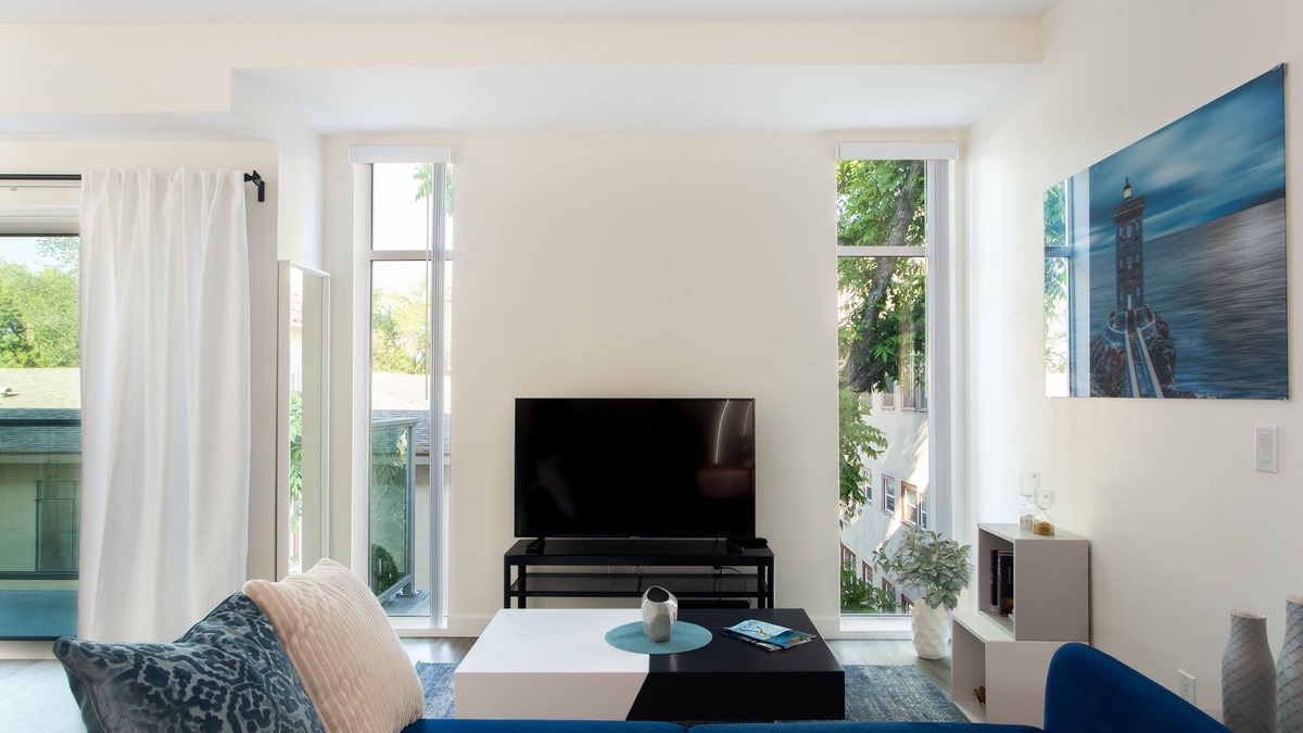 Pasadena Apartment | Sleek & Central Studio in Old Town Pasadena