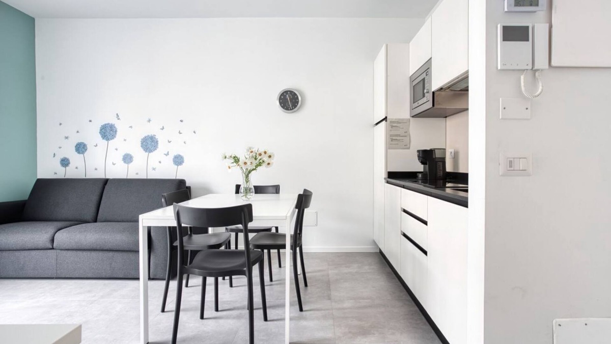 Dergano Apartment | Sleek City Abode in Milan
