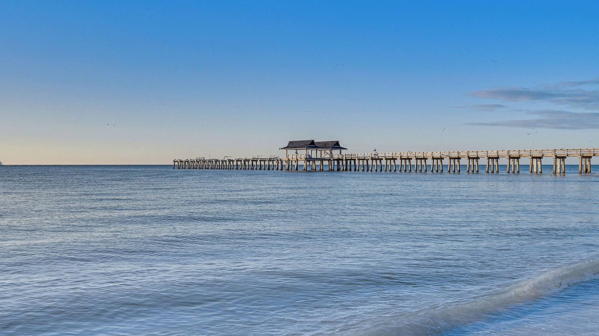 Old Naples Apartment | Sleek Coastal Abode: 1 Block to Naples Beach!