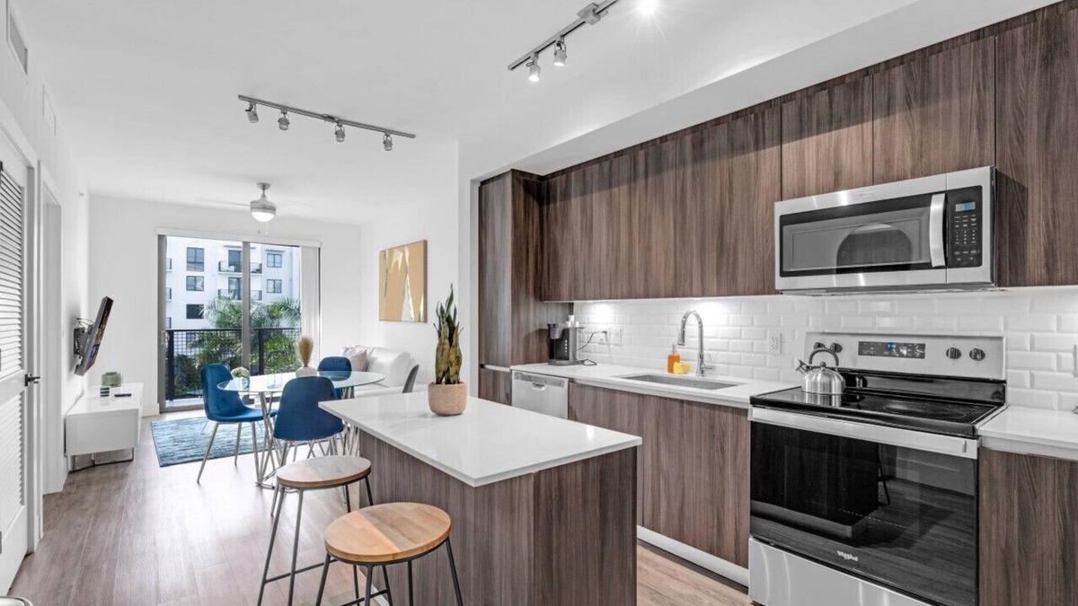 Doral Apartment | Sleek Doral Retreat 1 Bed Oasis W/Free Parking