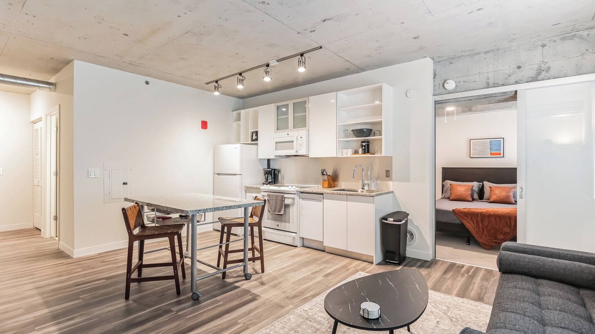 Downtown Cleveland Apartment | Sleek DT Cleveland Apt at City Club