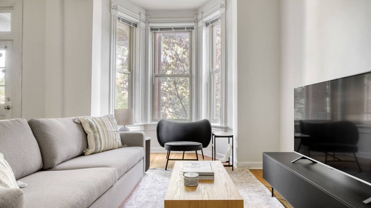 Park West Apartment | Sleek Lincoln Park 3BR, near L and Lincoln Park, by Blueground
