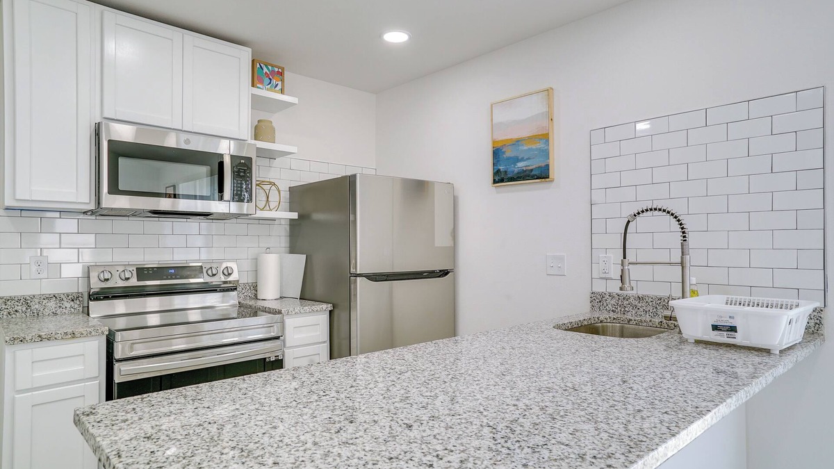 El Paso House | Sleek + Modern El Paso Retreat ~ 6 Mi to Downtown!