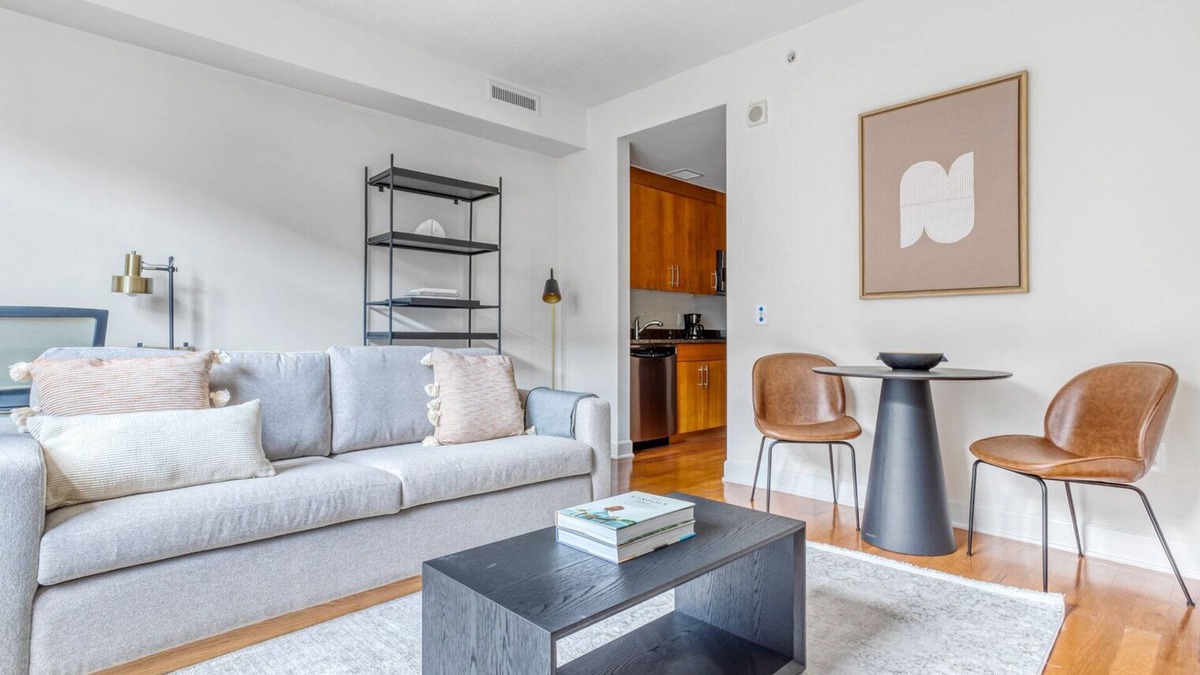 Mount Vernon Triangle Apartment | Sleek Mount Vernon 1BR w/Gym, W/D & Pool, near Chinatown, by Blueground