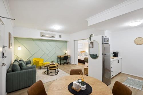 Northbridge Apartment | Sleek Northbridge Getaway