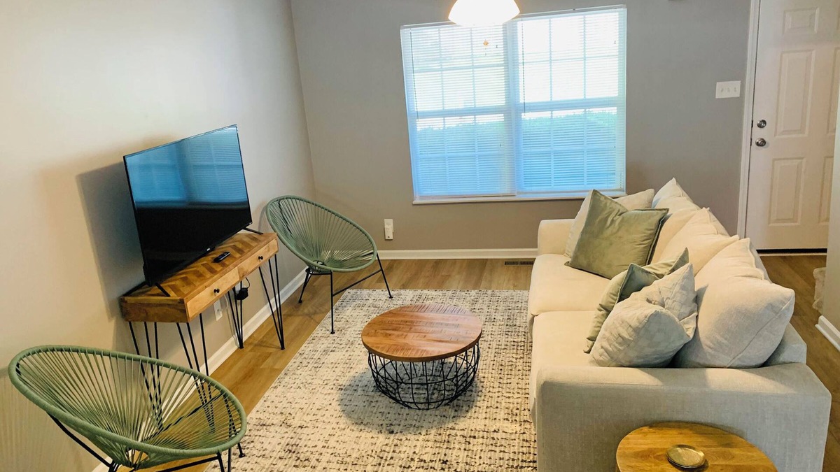 Concord Condo | Sleek Retreat w/Modern Fresh Vibes!