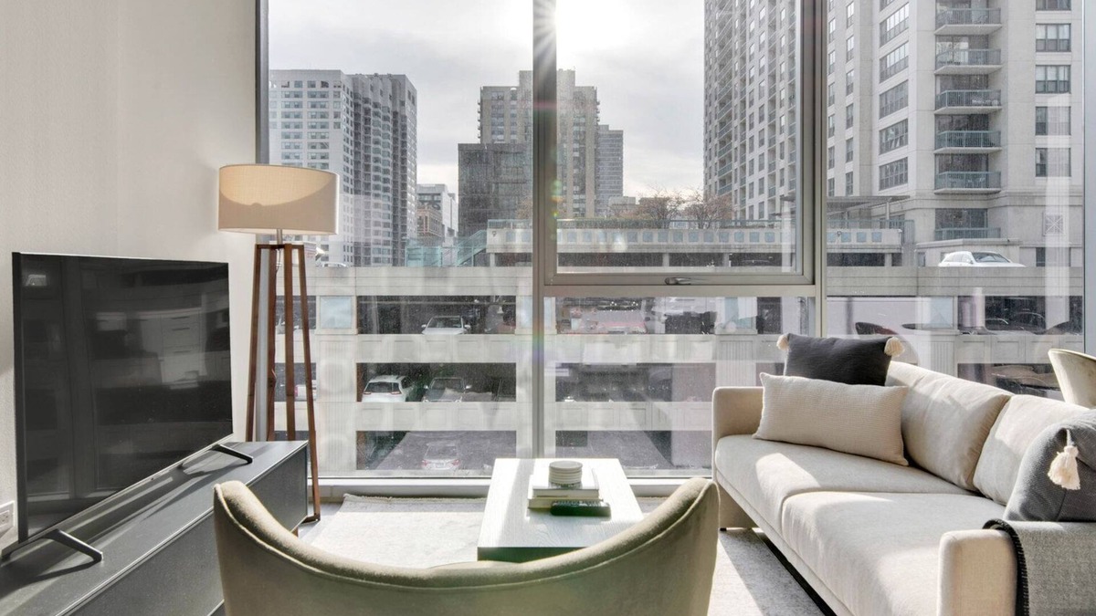 Near North Side Apartment | Sleek River North 1BR w/Gym, Lounge & Roof, 1 block to L, by Blueground