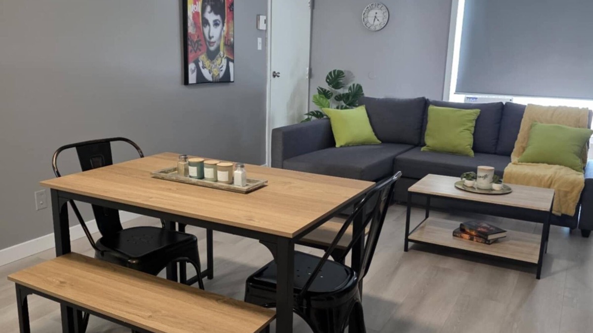 Cornwall Apartment | Sleek & Stylish 2 bedroom unit