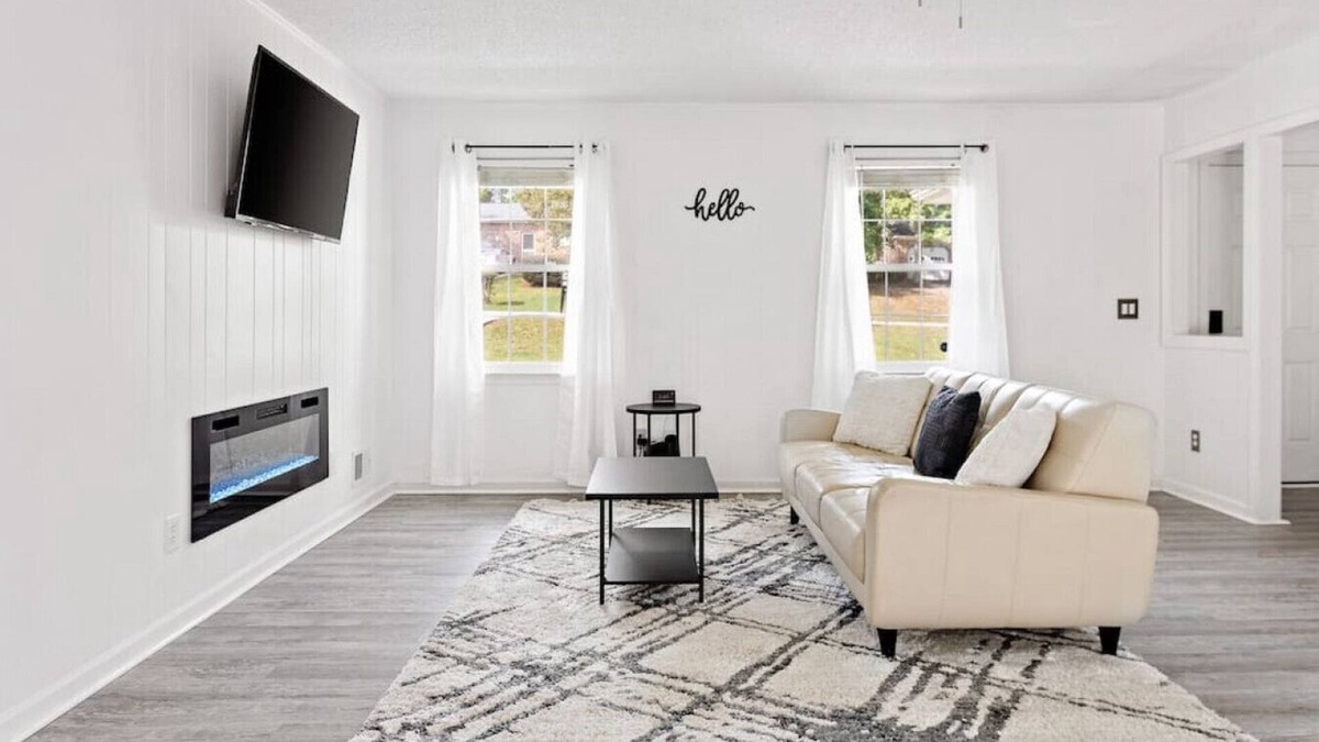 St. Andrews House | Sleek & Stylish 3BR | Pet Friendly | Sleeps 6