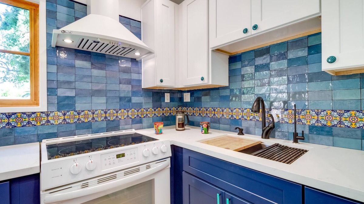 Woodland Hills Apartment | Sleek Woodland Hills Retreat w/ Shared Pool & Yard