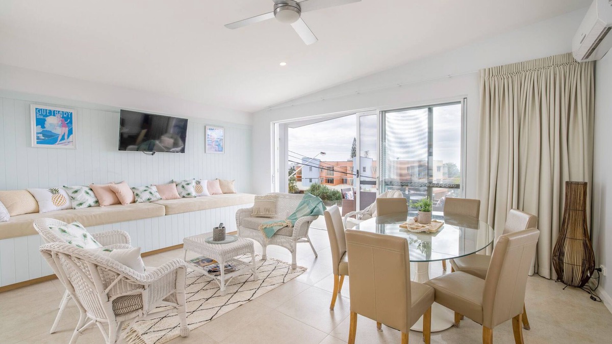 Bogangar Apartment | Sleep 10 in the heart of Cabarita Beach, gateway to the Tweed Coast and Valley.
