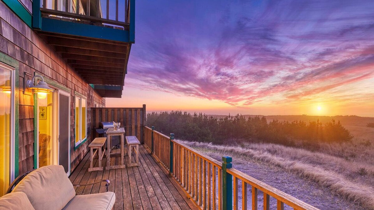 Long Beach House | Sleep 16! OCEAN FRONT, Pets OK, PingPong, Billiards (OViewA+B)