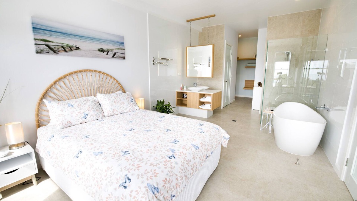 Bogangar Apartment | Sleep 29 in the heart of Cabarita Beach, gateway to the Tweed Coast and Valley.