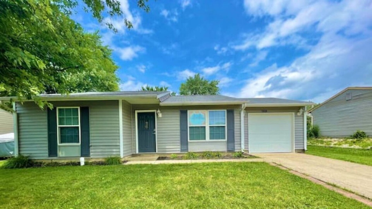 Acton House | Sleep 9! 15 min to Downtown Indy, 3 bd 1.5 Ba
