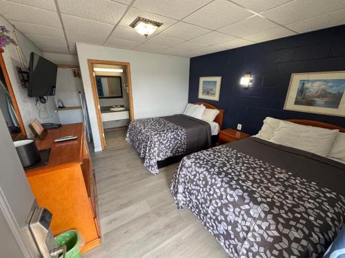 Shields Hotel | Sleep-ees Inn, Saginaw & Frankenmuth