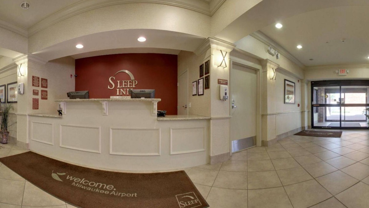 Milwaukee Hotel | Sleep Inn & Suites Milwaukee Airport