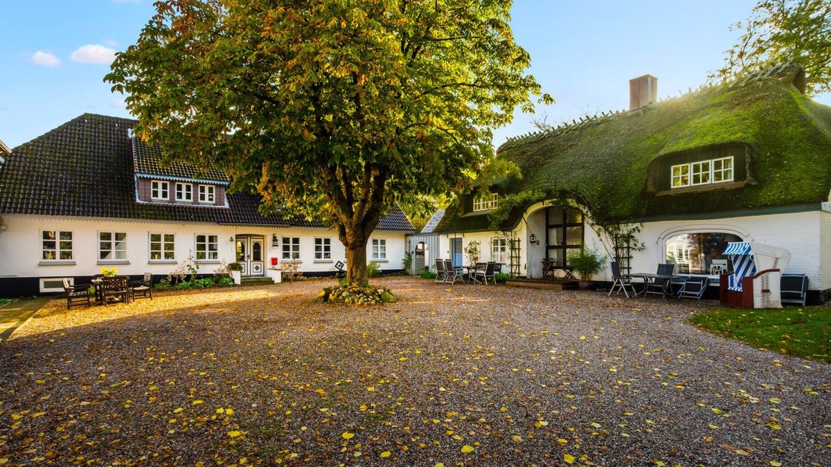 Steinberghaff Apartment | Sleeping Beauty I - wood-burning stove, 2 shower rooms, washing machine, terrace, garden furniture