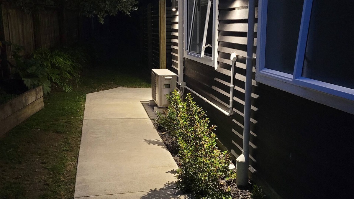 Rotorua Apartment | Sleepout Hideaway , close to the CBD and Forest