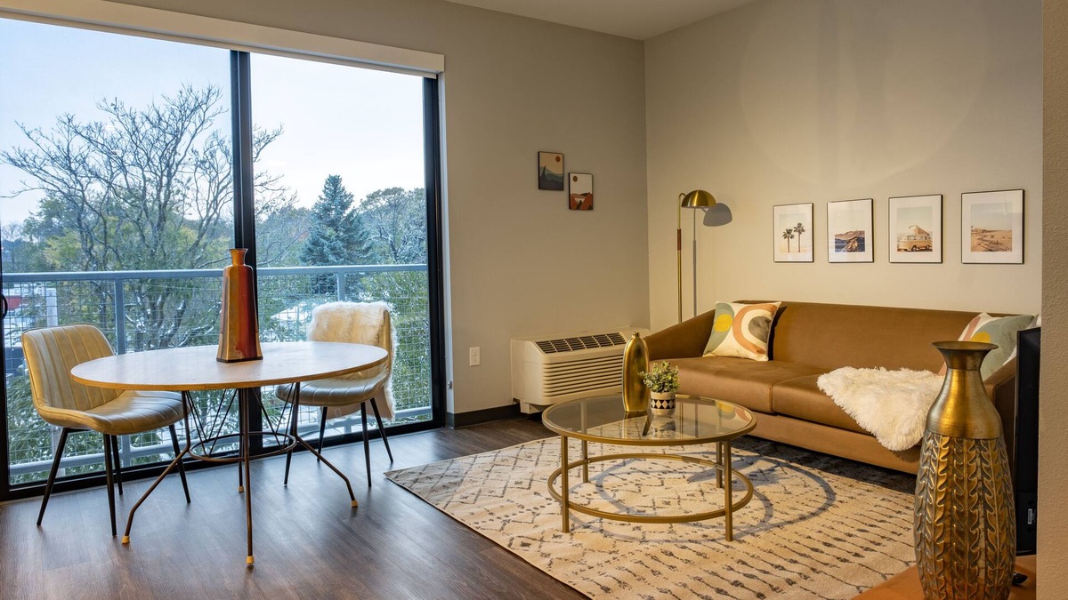 Des Moines Apartment | Sleepover: Dreamy 1BD/1BA - Downtown Des Moines