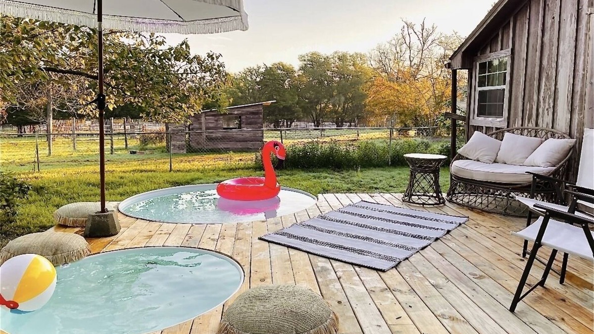 Bryan Cabin | Sleeps 10! Country Cabin w/Playground, Hammock & Chickens