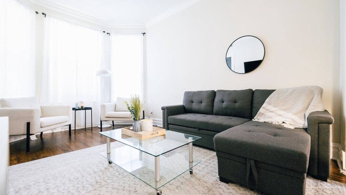 Avondale Apartment | Sleeps 10 - Heart of Logan Square 3BR + Garage & Patio