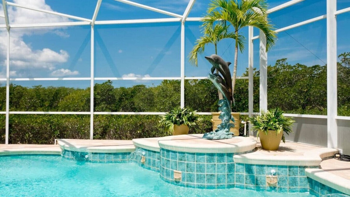 Bradenton House | SLEEPS 10, HTD POOL, WATERFRONT, PRIVATE DOCK