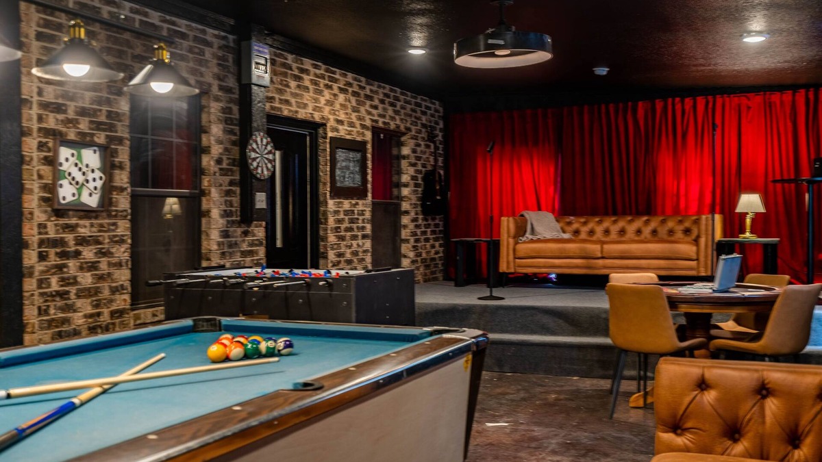 Odessa House | Sleeps 10 | Karaoke Bar+Poker Table | Game Lounge