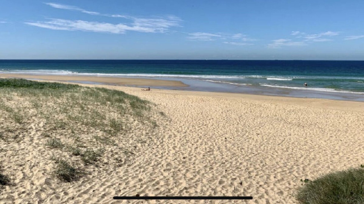 Wurtulla House | Sleeps 10 - Pet Friendly - Close walk to Beach