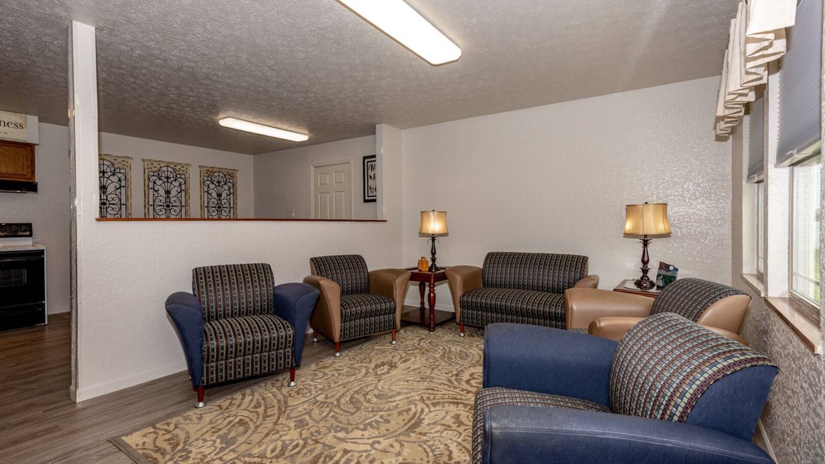 Karns House | Sleeps 12 - 2 kings; 3 queens; 2 singles.