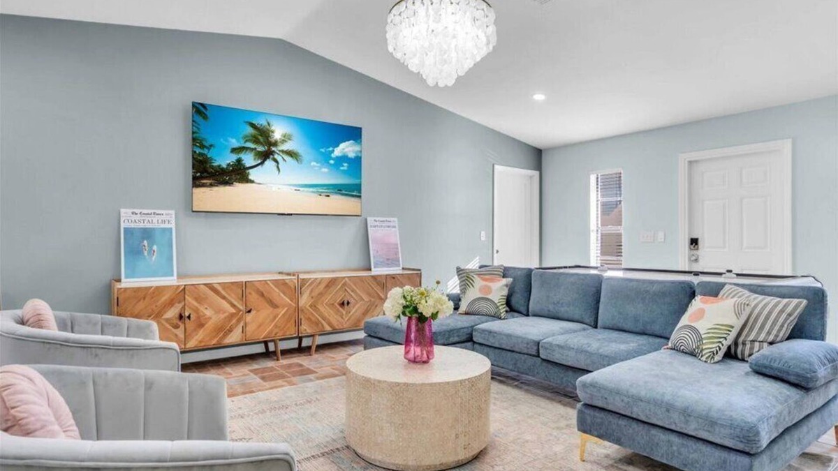 Palma Sola House | Sleeps 12 4BR/4BA Heated Saltwater Pool 2 King Suites Min to AMI & IMG