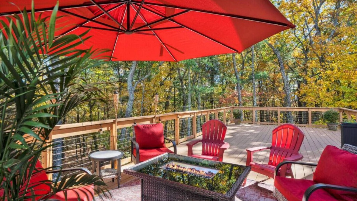 East Stroudsburg Apartment | Sleeps 12 | Sauna+Bar+Basement Game Room+Fire Pits