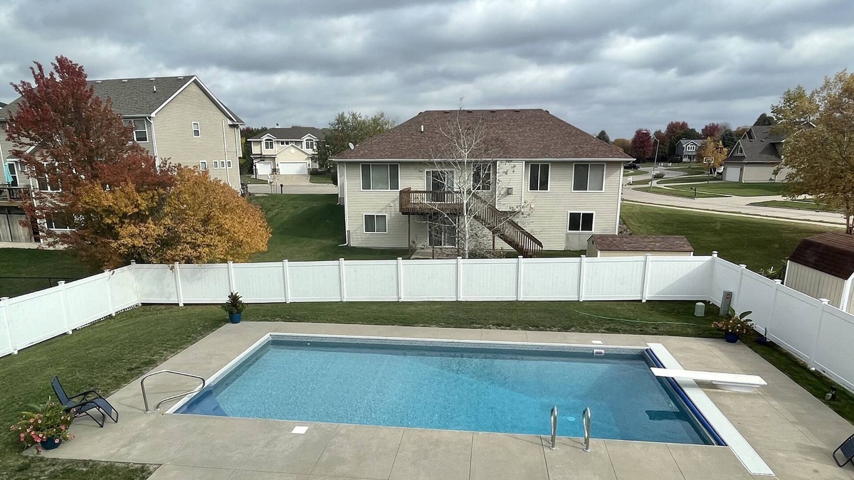 Grimes House | Sleeps 12, spacious, family friendly, with outdoor pool during summer months!