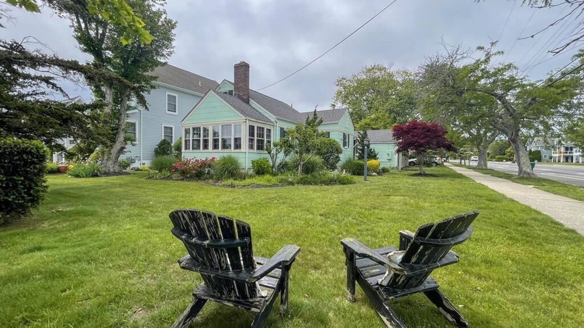 Cape May House | Sleeps 13 Guests. Three blocks to Beach