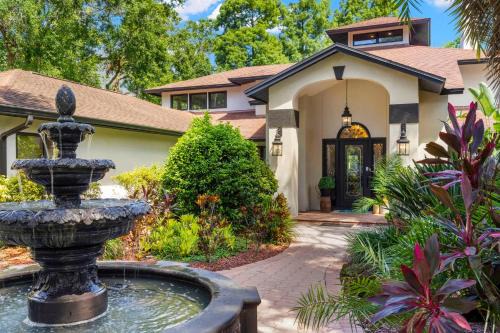 Temple Terrace House | Sleeps 14-Pool-Games-Dog Friendly-Golf Course View
